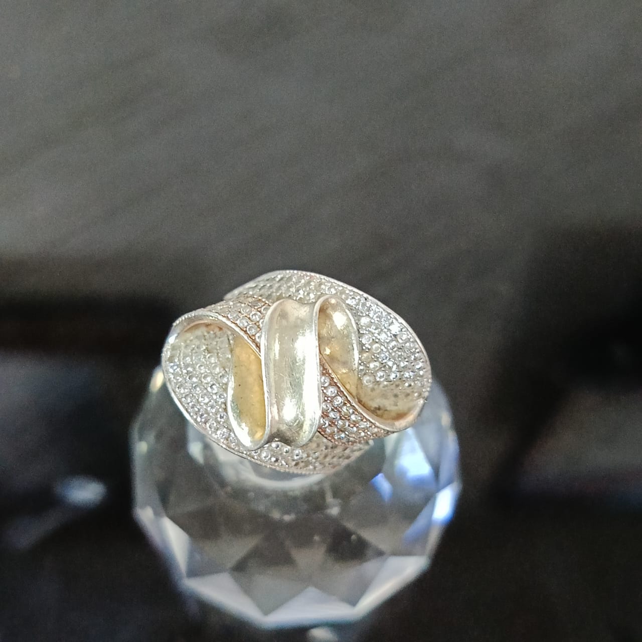 خاتم فضة نسائي على شكل وردة مرصع بالأحجار