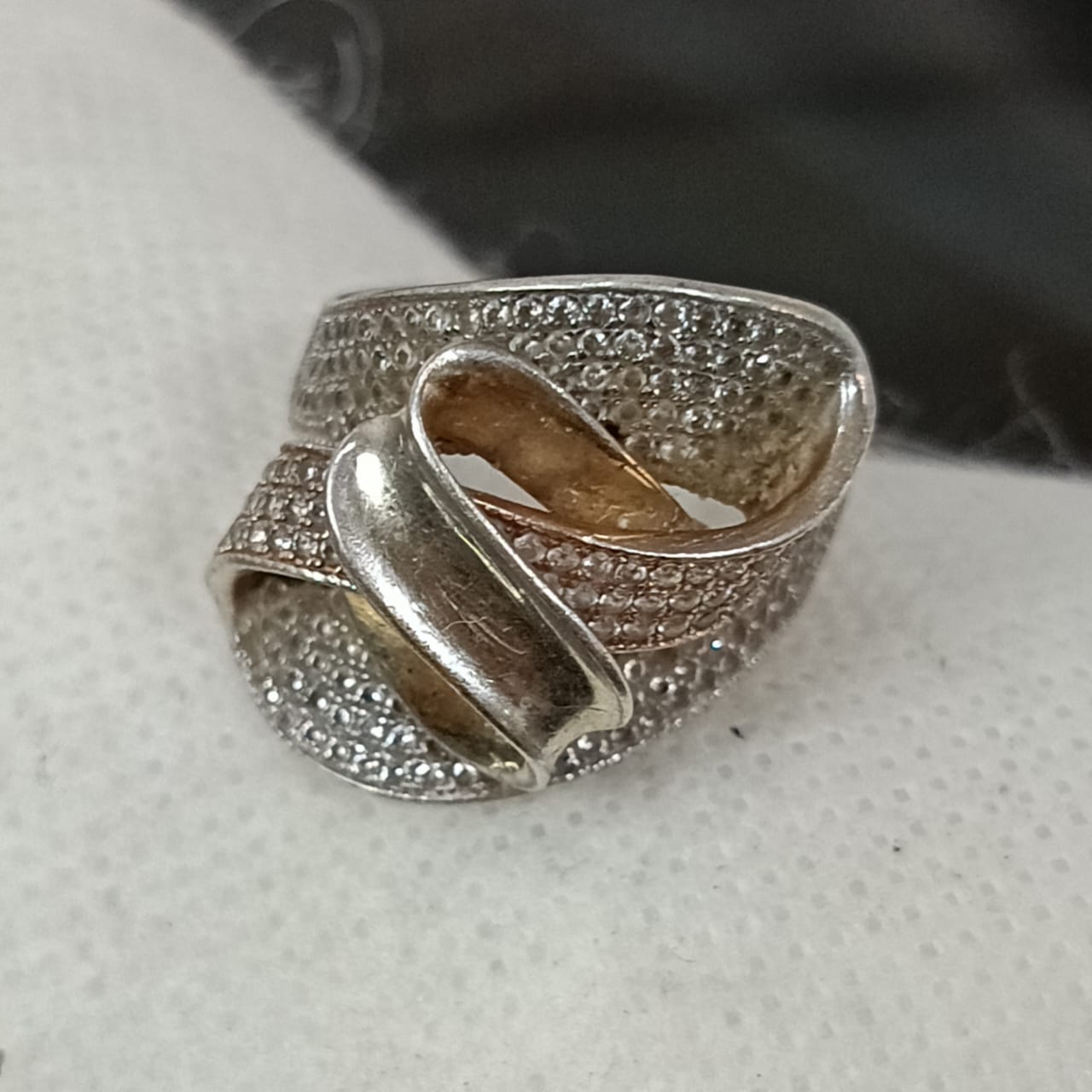 خاتم فضة نسائي على شكل وردة مرصع بالأحجار