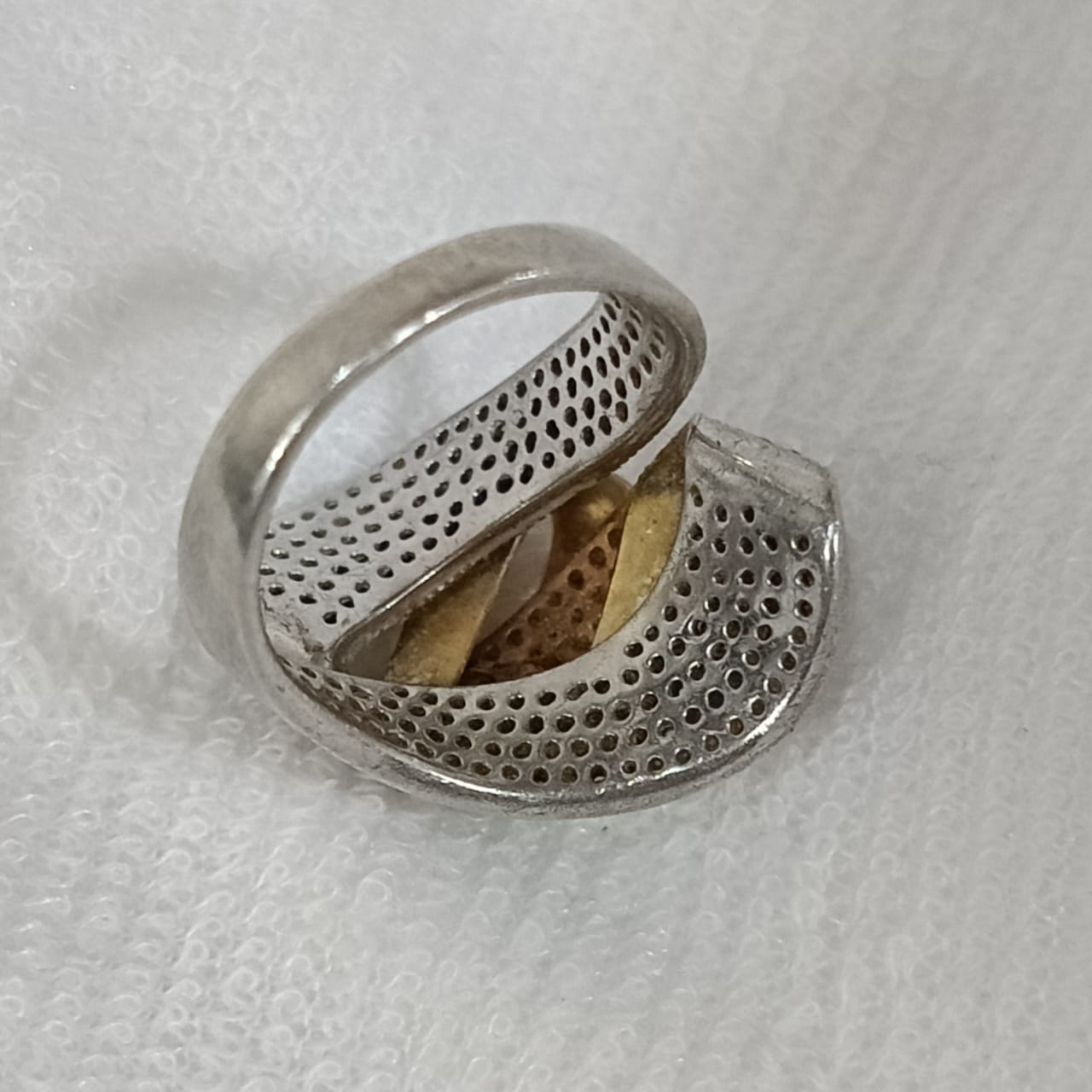 خاتم فضة نسائي على شكل وردة مرصع بالأحجار