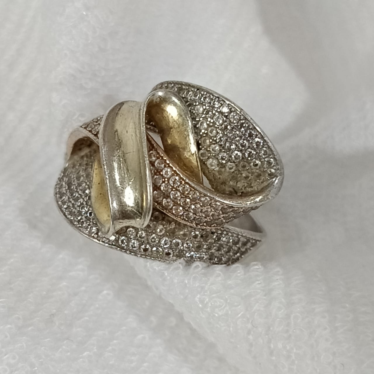 خاتم فضة نسائي على شكل وردة مرصع بالأحجار