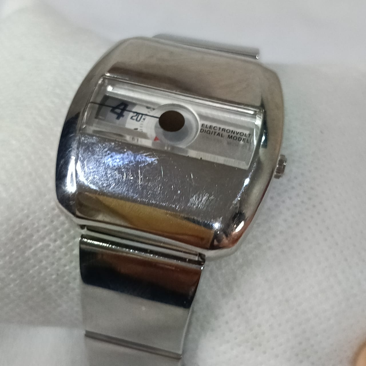 Montre électronvolt Quartz original