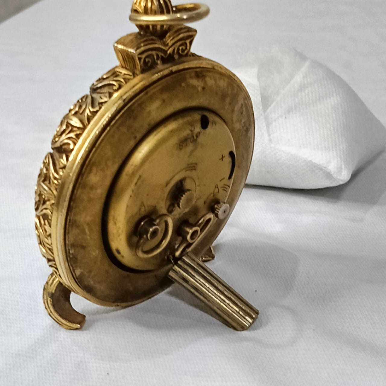 Ancienne pendule en bronze doré mécanique vintage