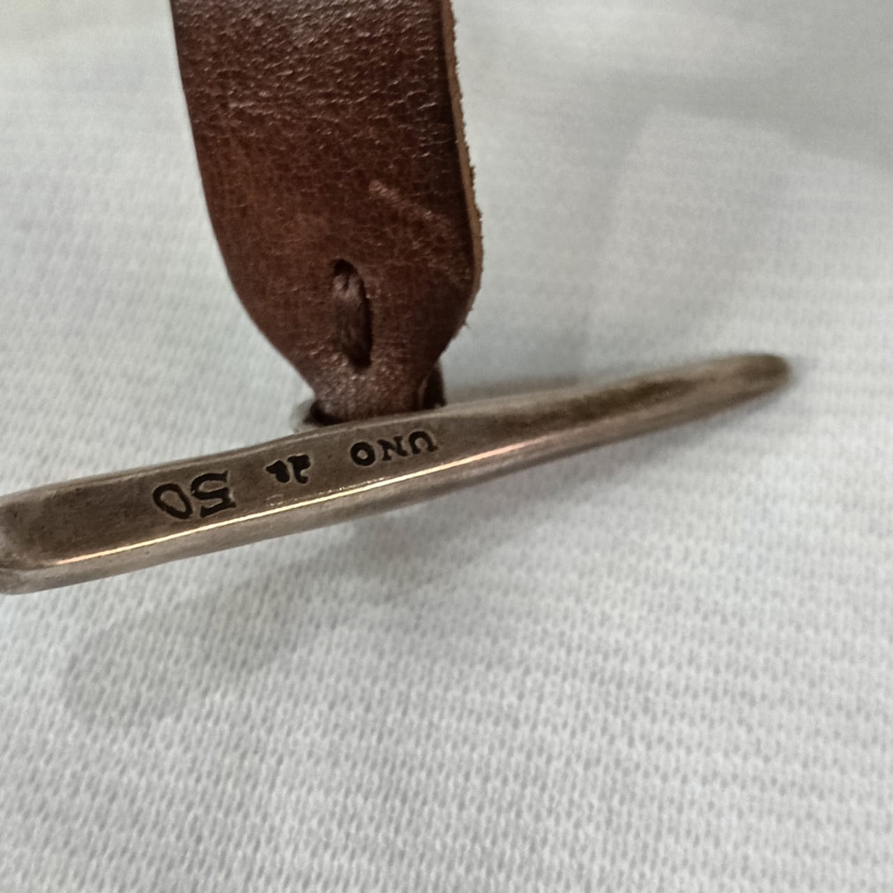 Bracelet en cuir argenté antique original
