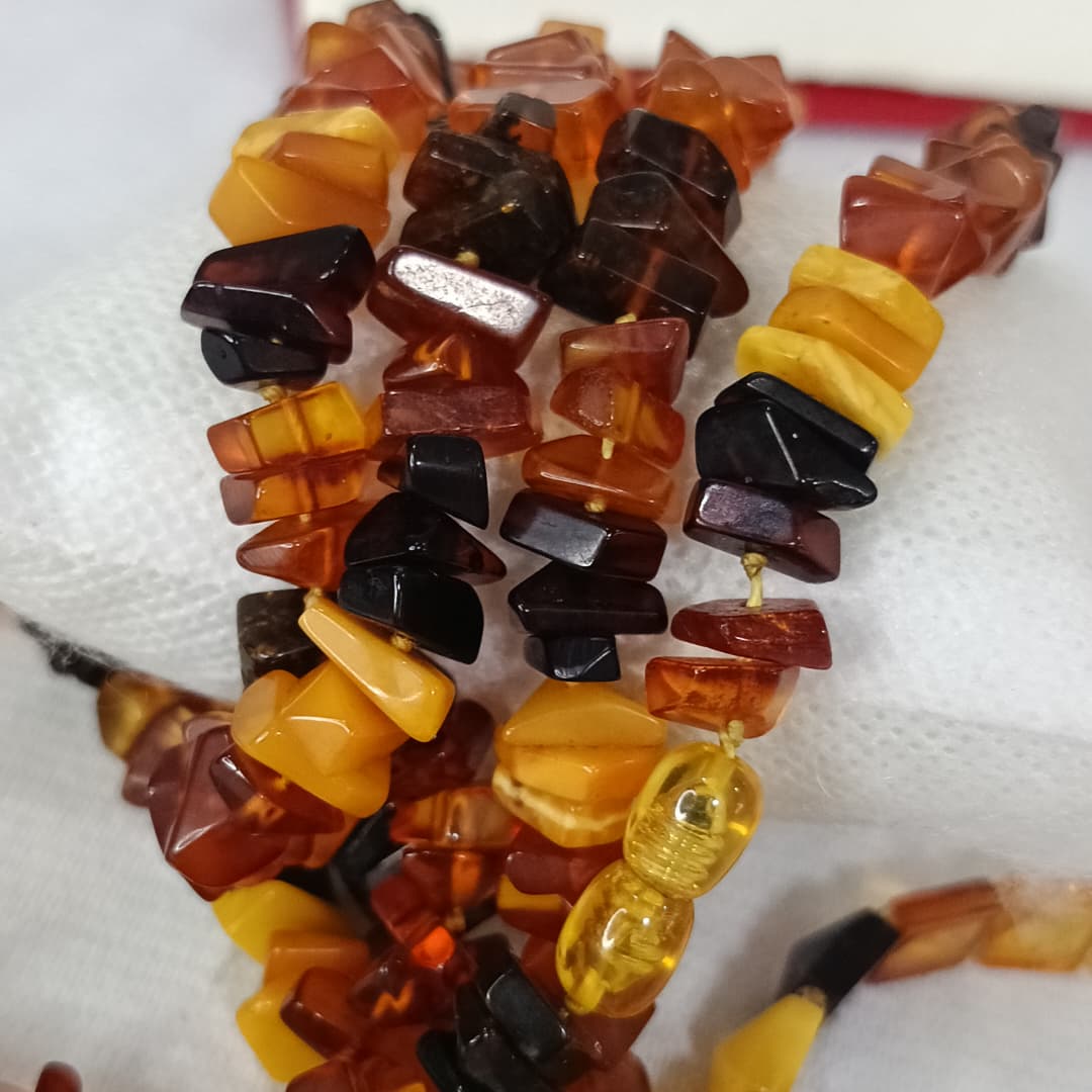 عقد وسواره كهرمان فواح طبيعي