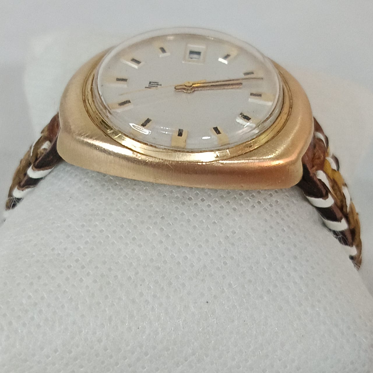 Montre lip elcto-mécanique en plaqué or
