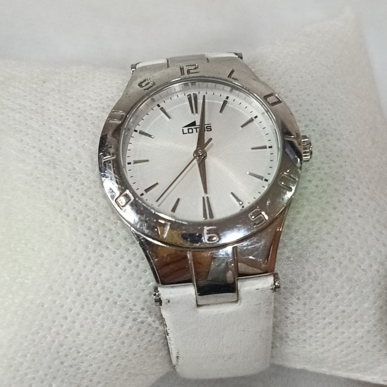 Montre lotus femme original Quartz