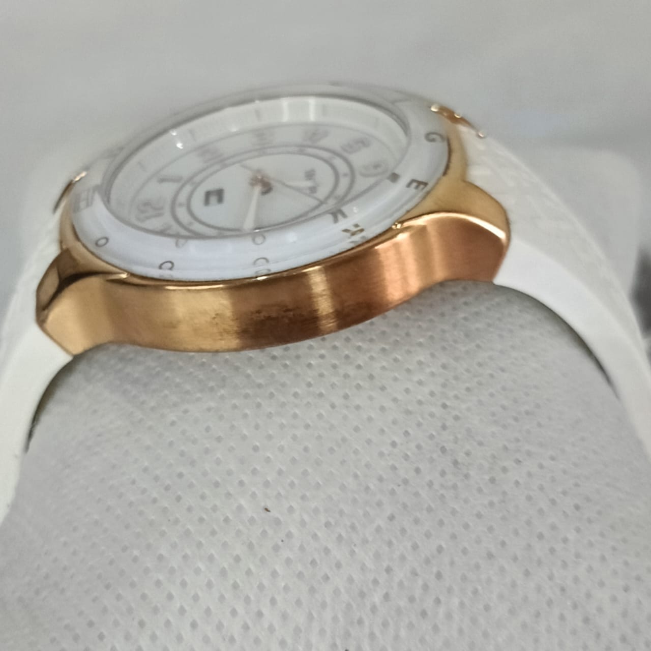 Montre tomi original Quartz femme neuf.