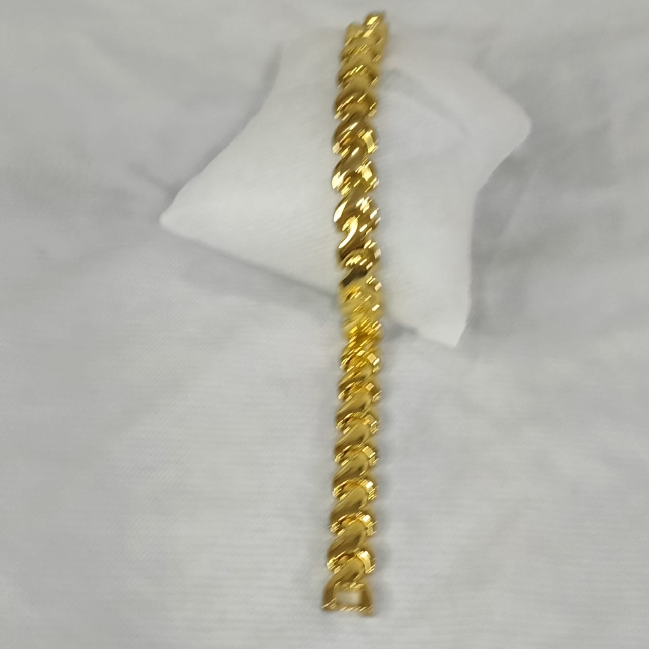 سوار نسائي بلاكي أصفر