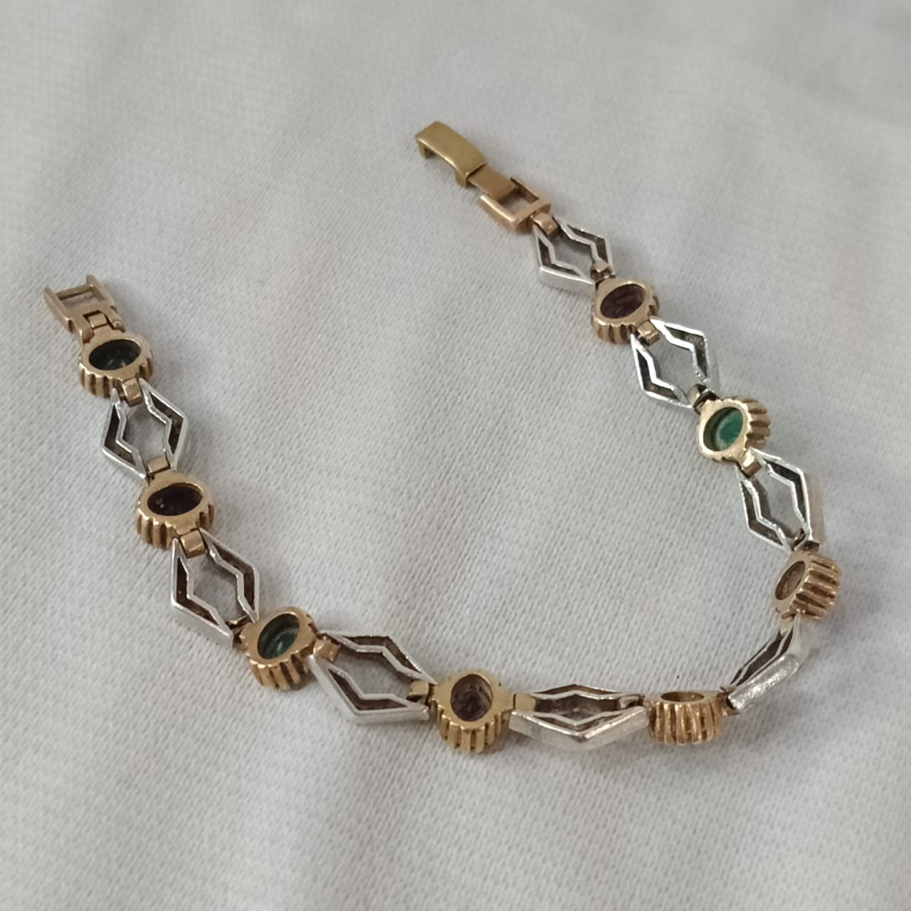سوار نسائي فضة ونحاس مرصع بالأحجار