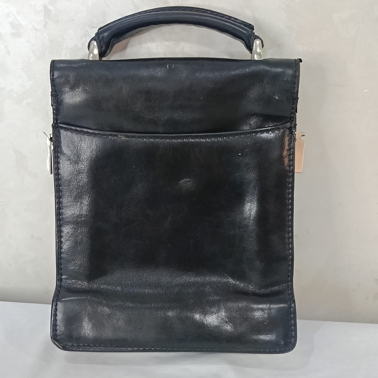 Mini cartable Gérard Menon en cuir vintage original