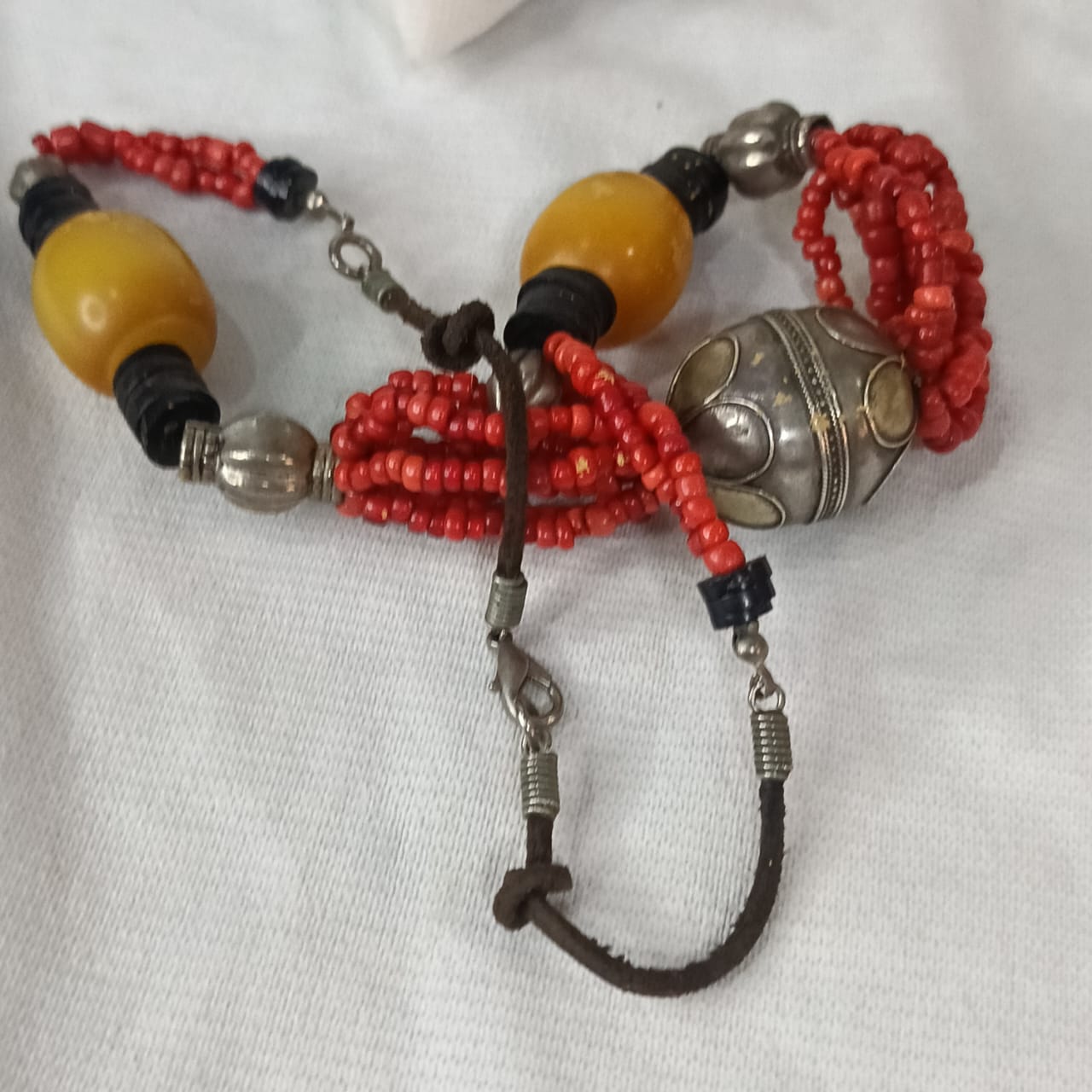 عقد نادر فضة ومرجان ولبان - طول مغلق 22cm