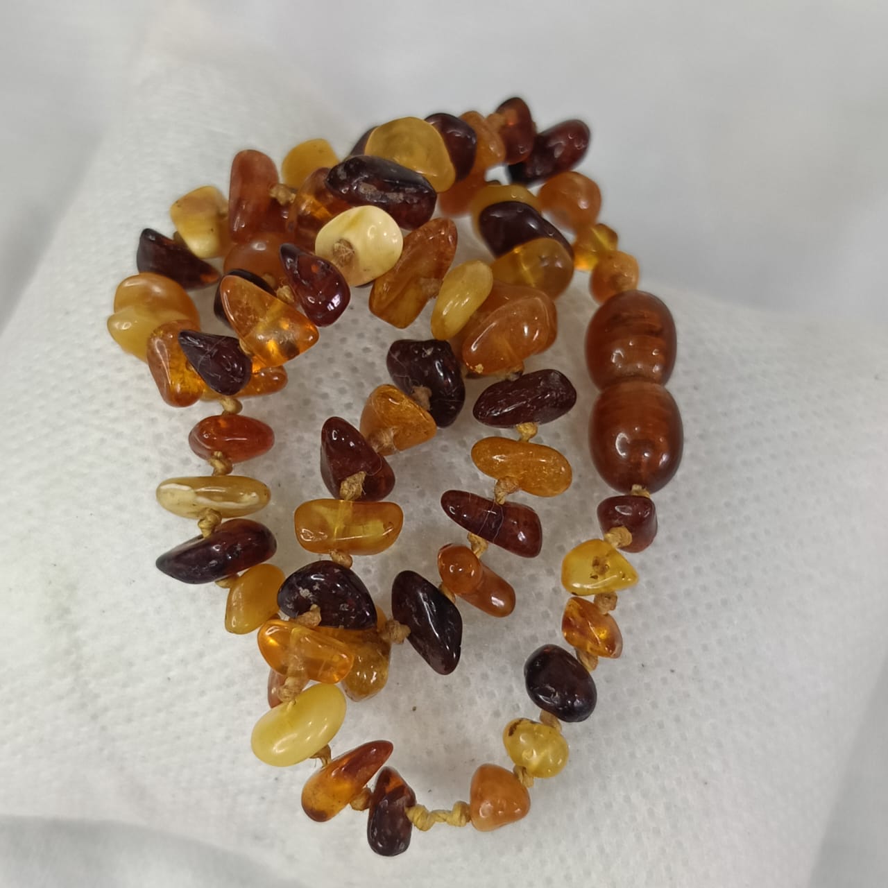 عقد صغير باللبان فواح - طول مغلق 13cm
