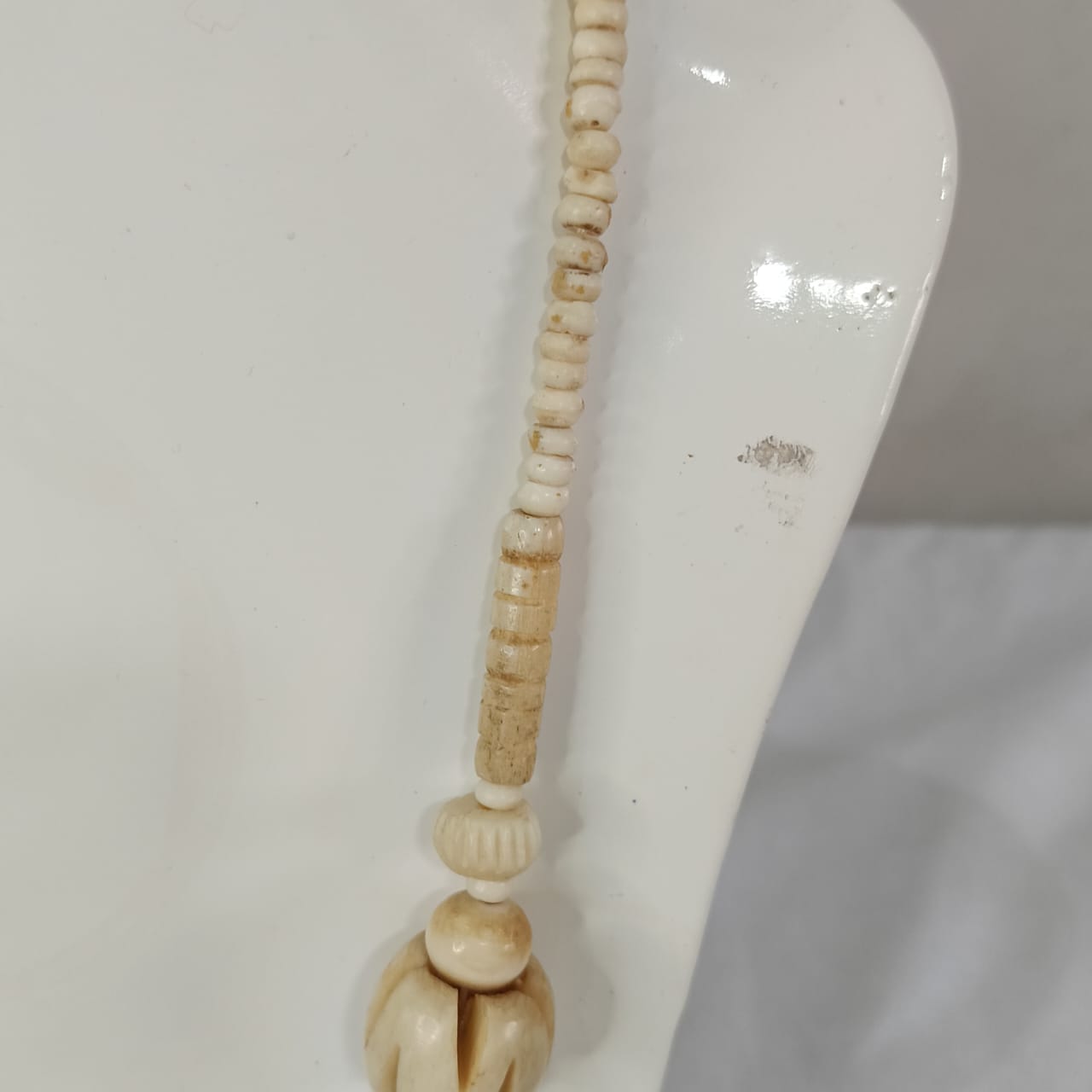 عقد تحفة بالعاج الناعم - طول مغلق 30cm