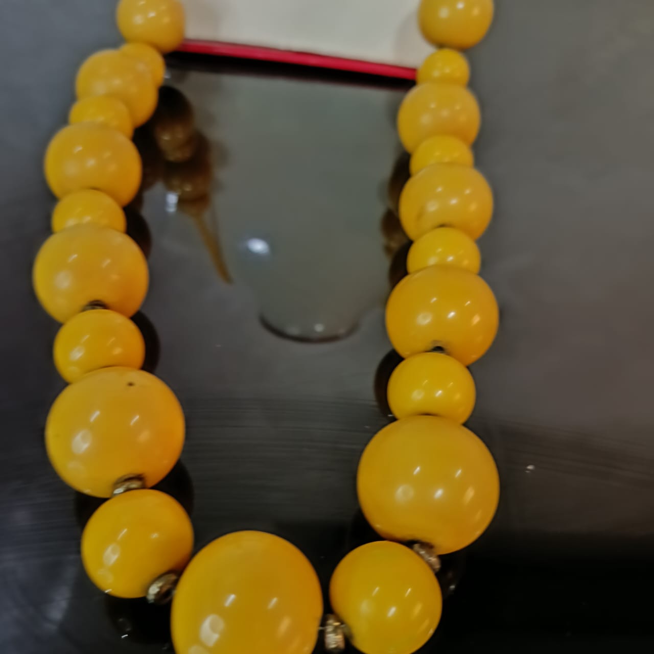 عقد جميل تحفة