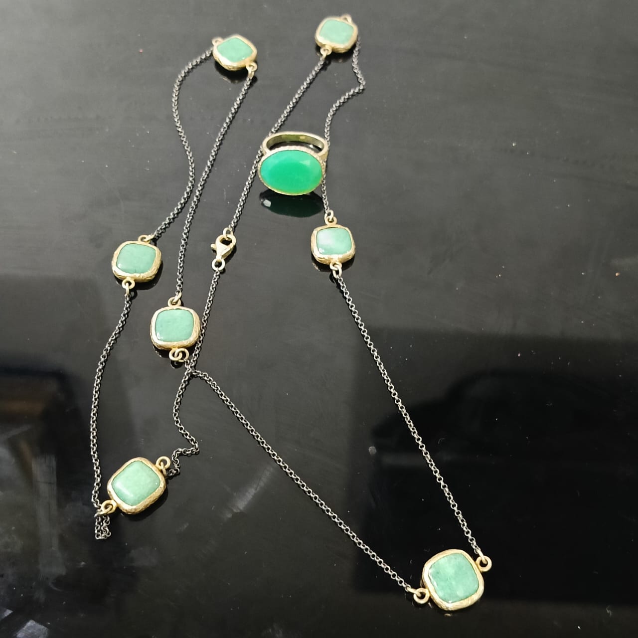 طقم فضة بحجر زمرد سلسلة وخاتم