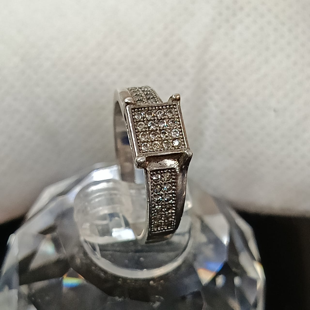 خاتم فضة نسائي مرصع بالأحجار