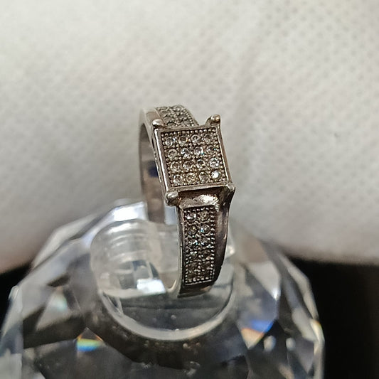 خاتم فضة نسائي مرصع بالأحجار