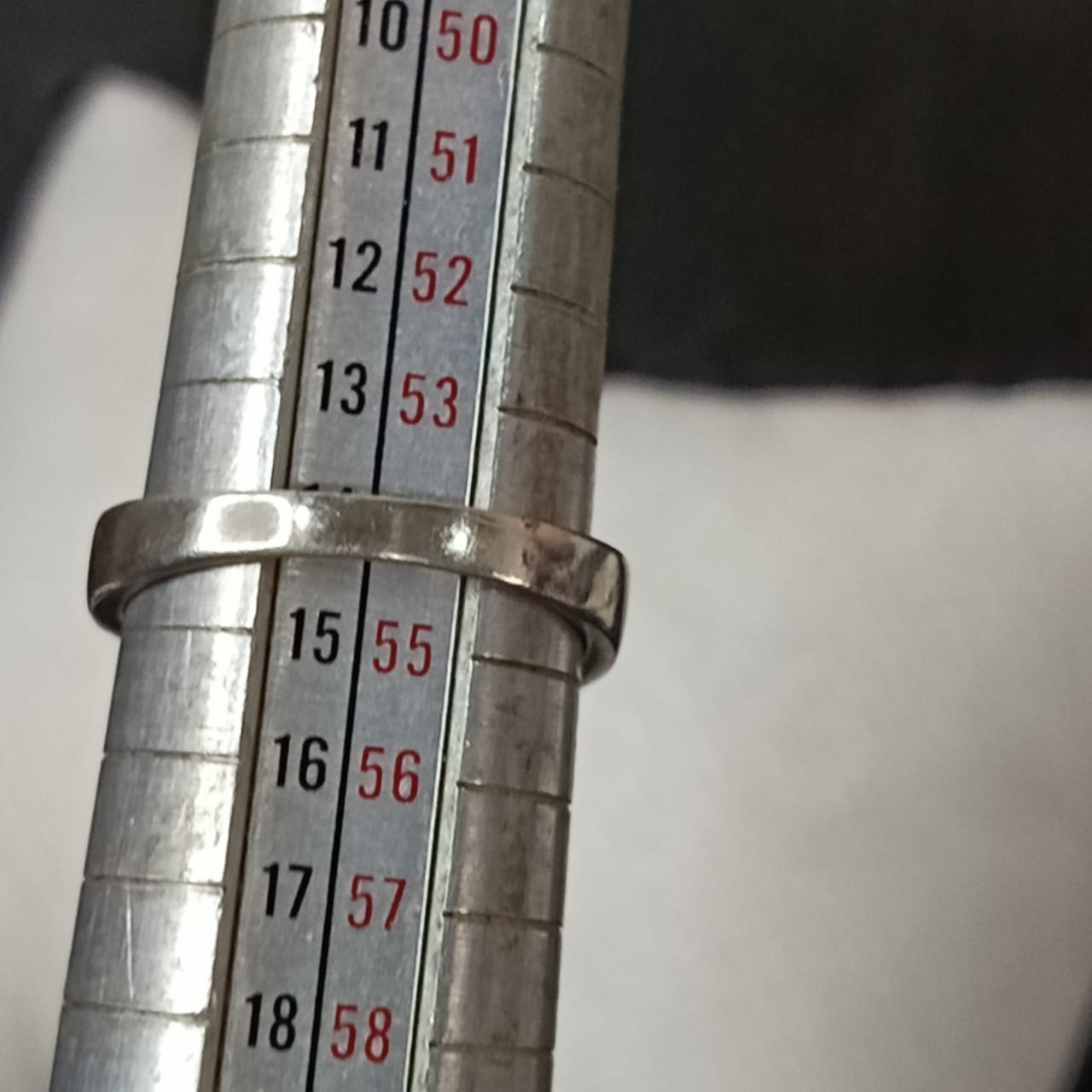 خاتم فضة نسائي مرصع بالأحجار