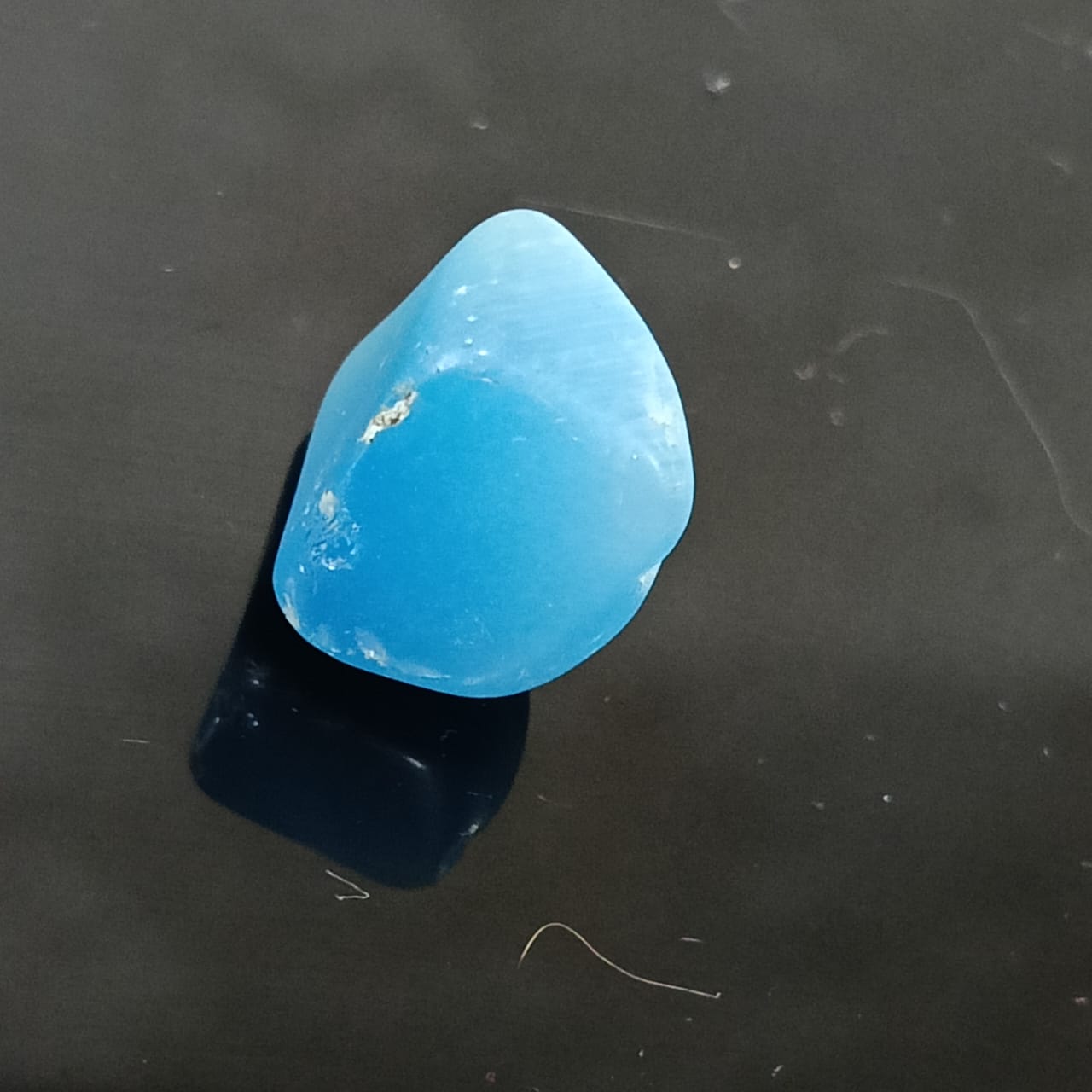 حجر عين الهر خام