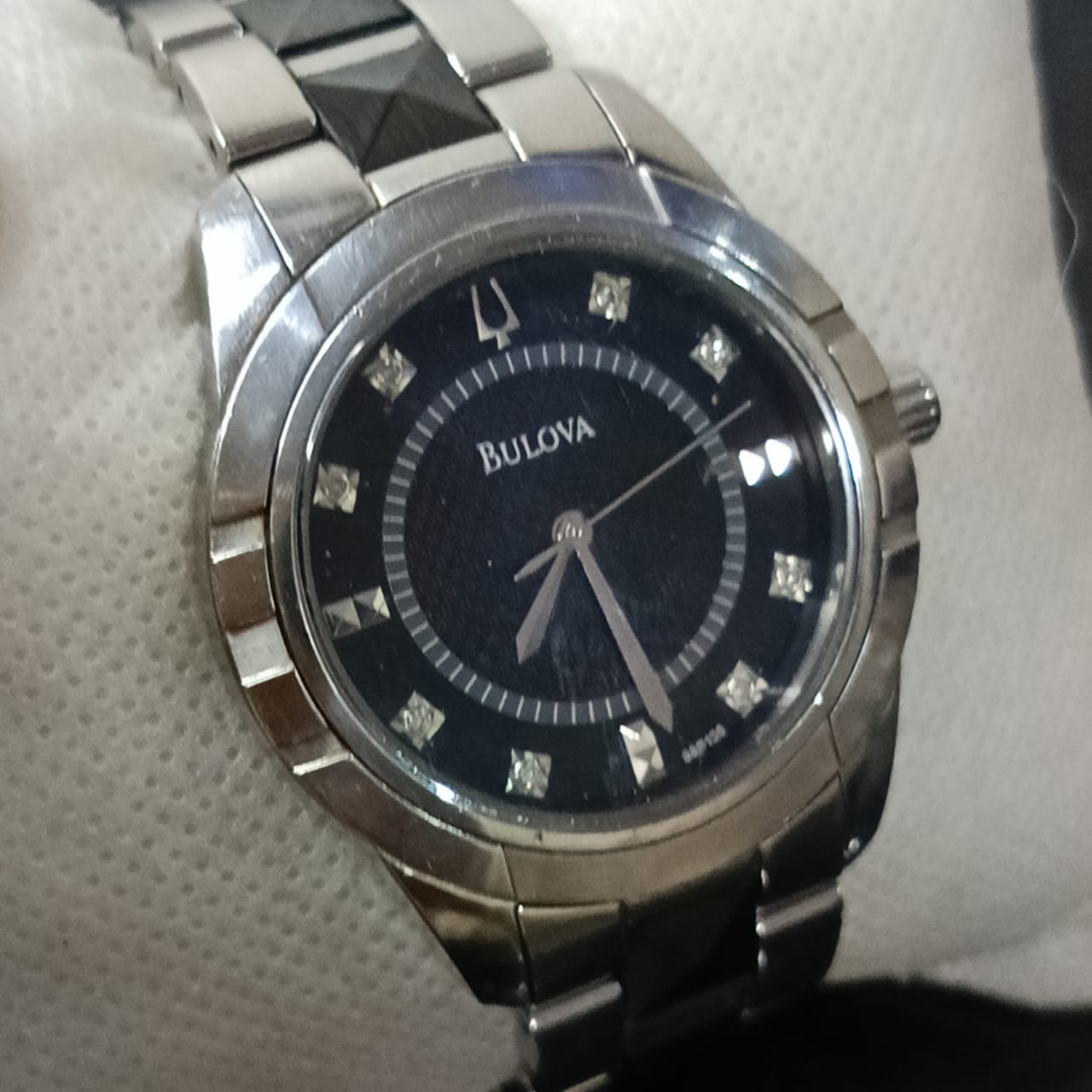 ساعة بولوفا سيراميك مرصعة بالألماس الأصلي للنساء