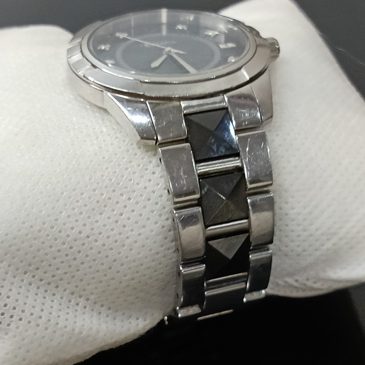 ساعة بولوفا سيراميك مرصعة بالألماس الأصلي للنساء