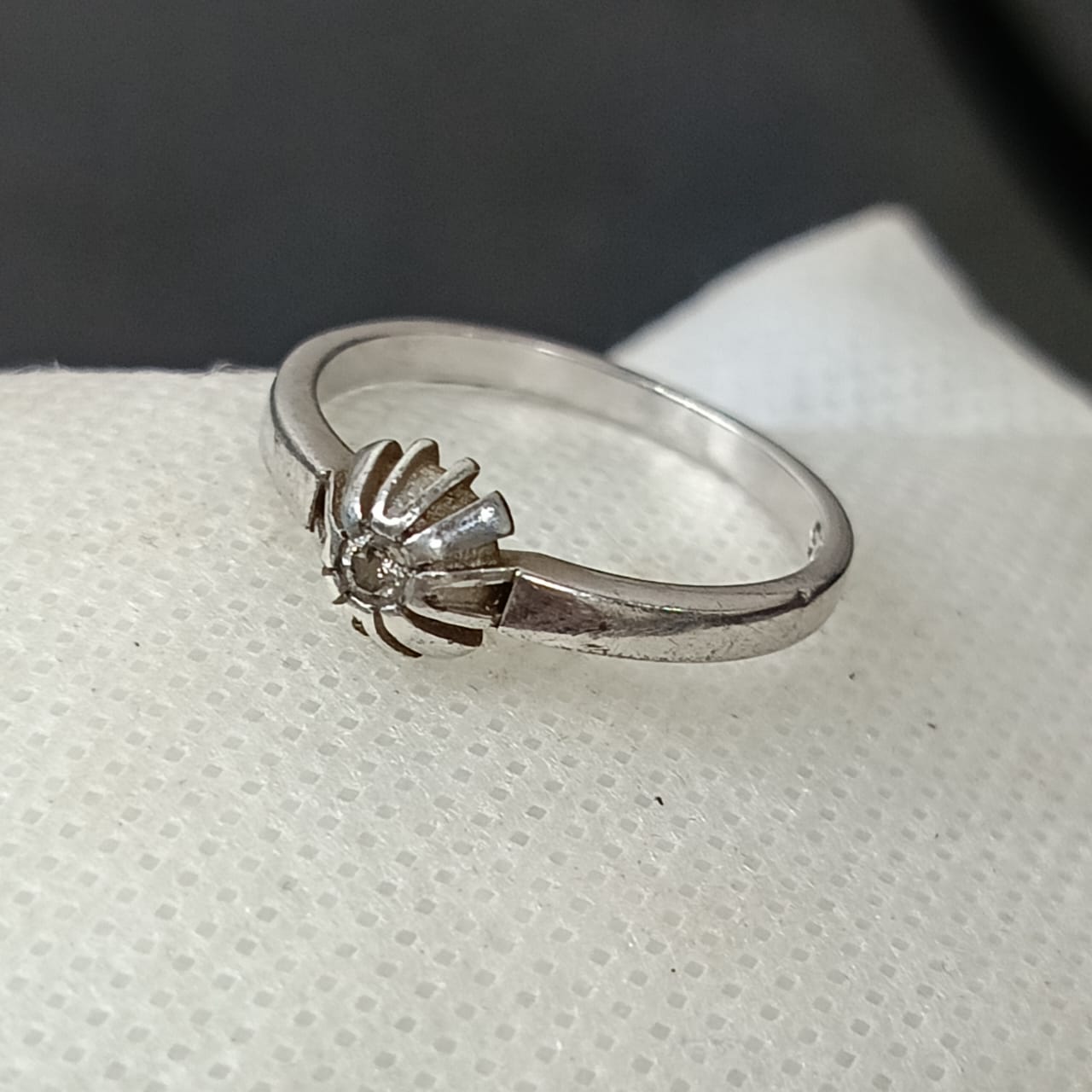 خاتم فضة بحجر ماس طبيعي