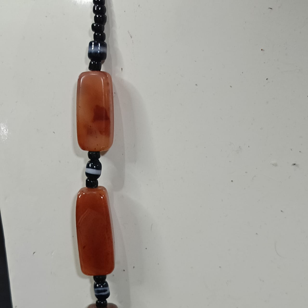 عقد تخفة بالعقيق مشمشي