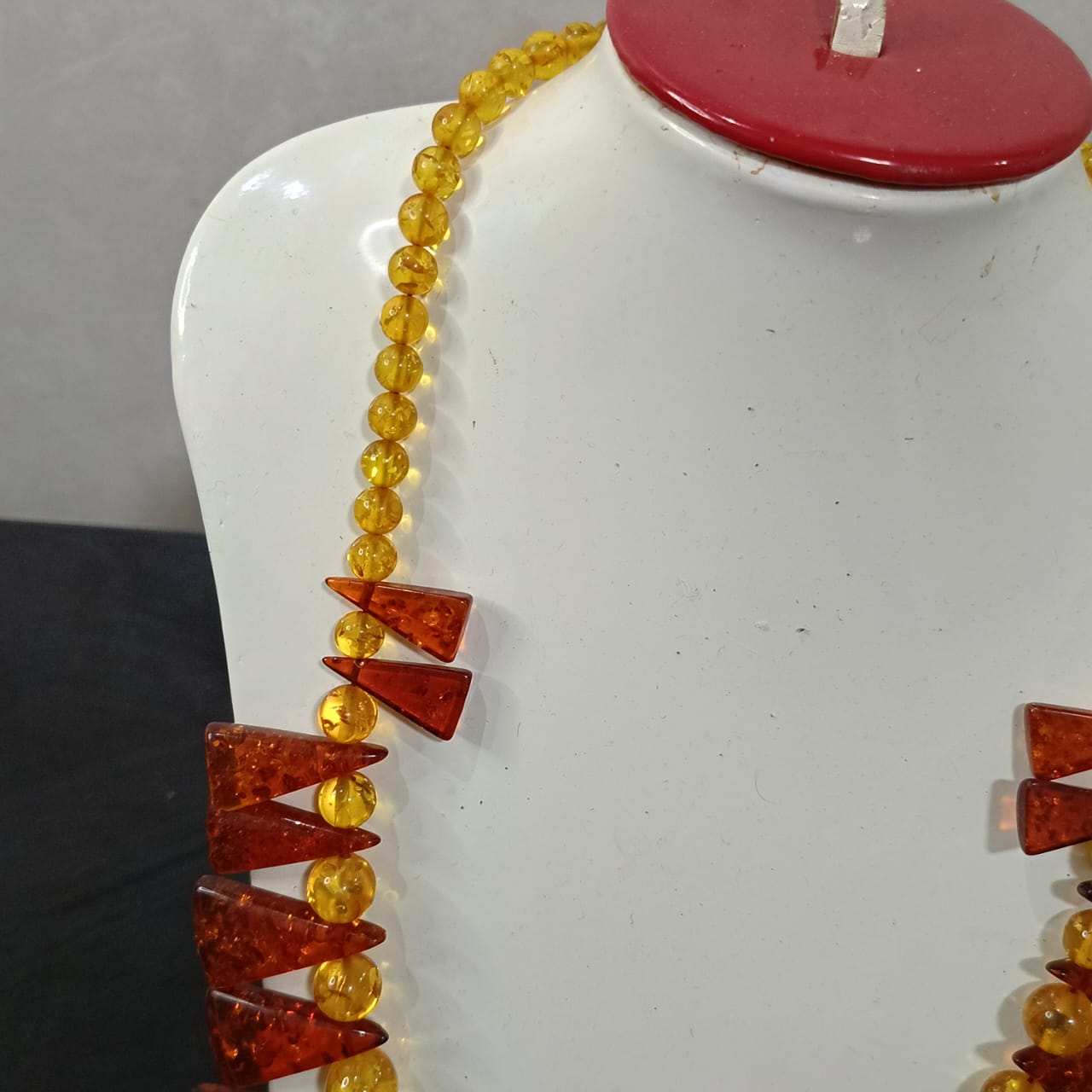 عقد تحفة كهرمان