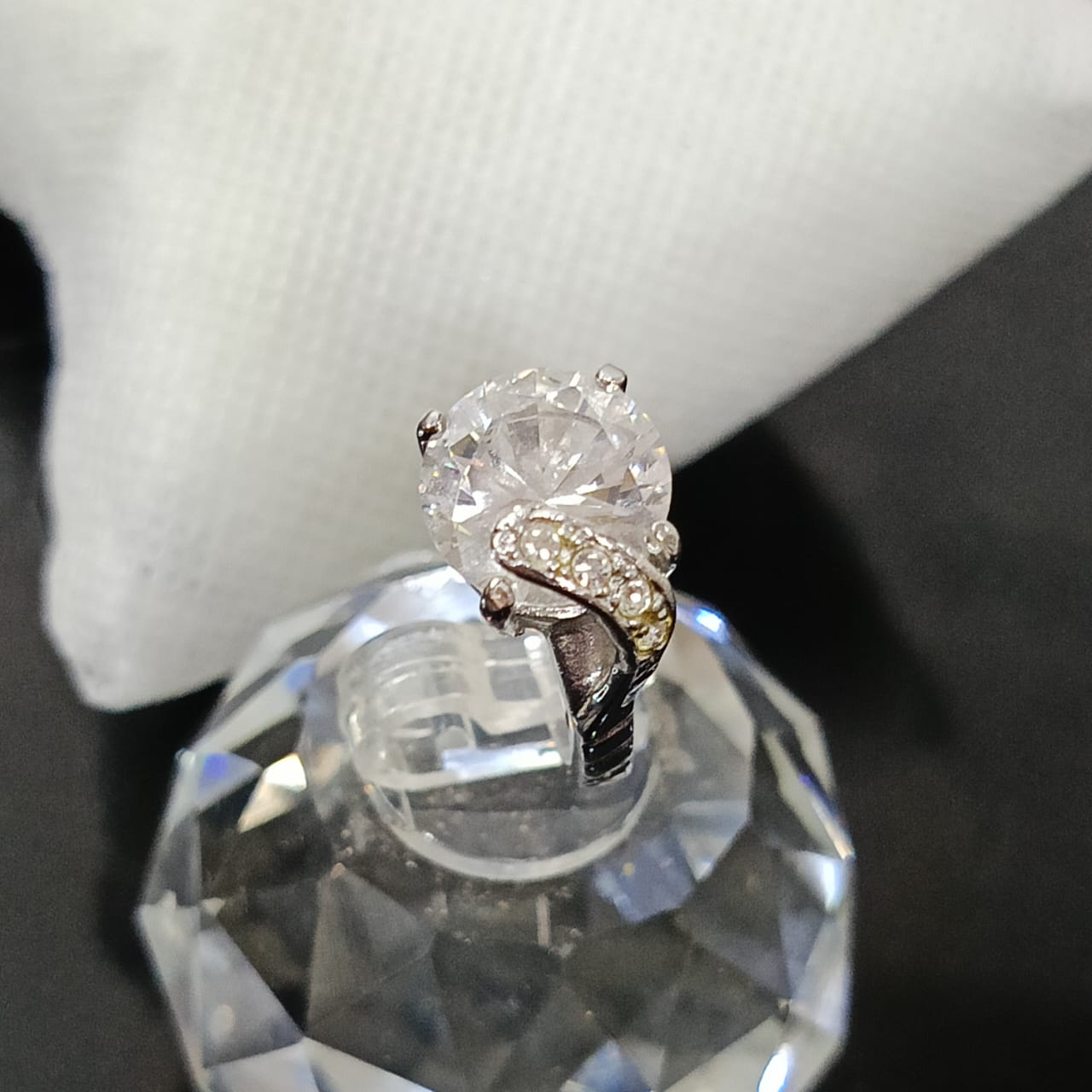 خاتم بلاكي أبيض