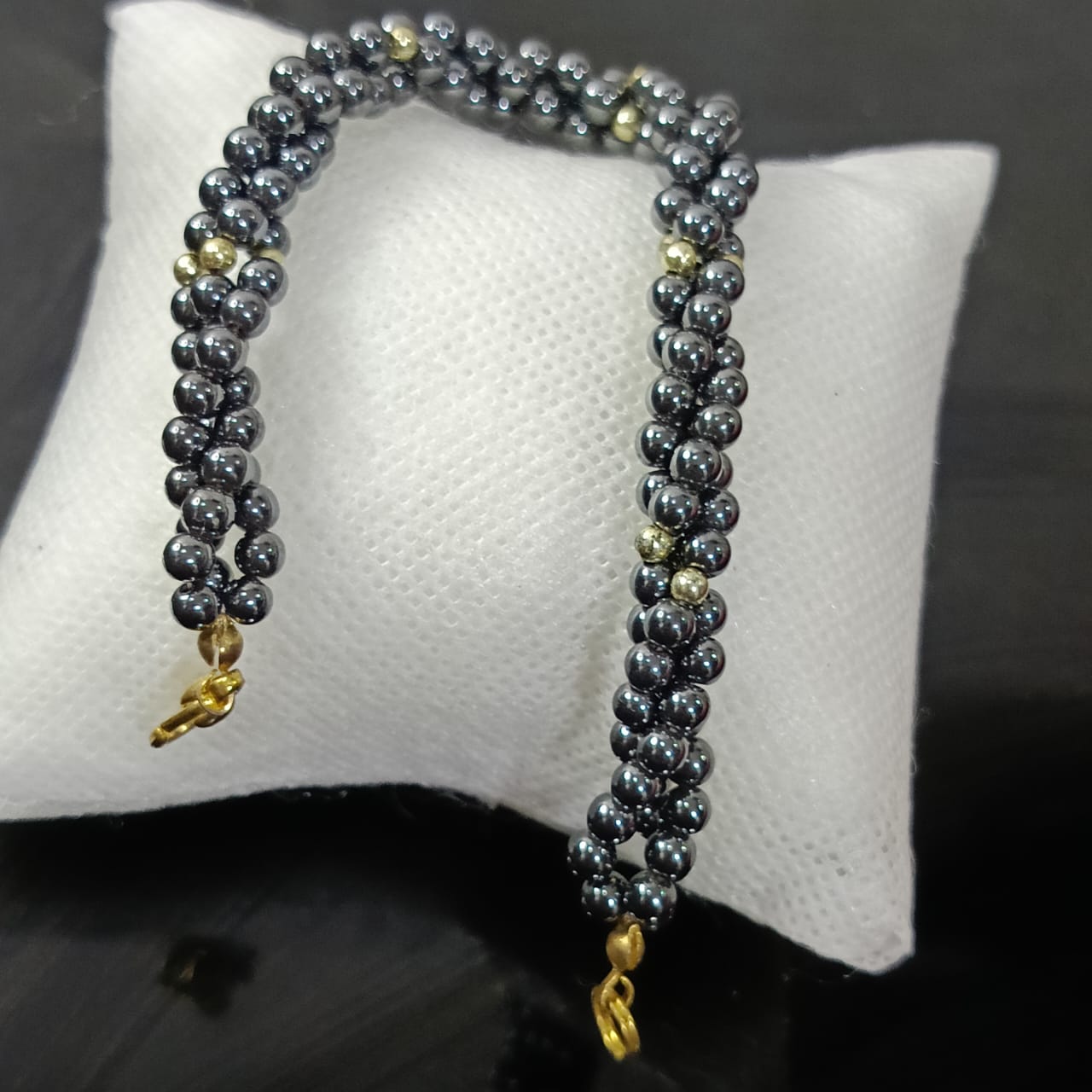 سوار نسائي بحجر الحديد صيني