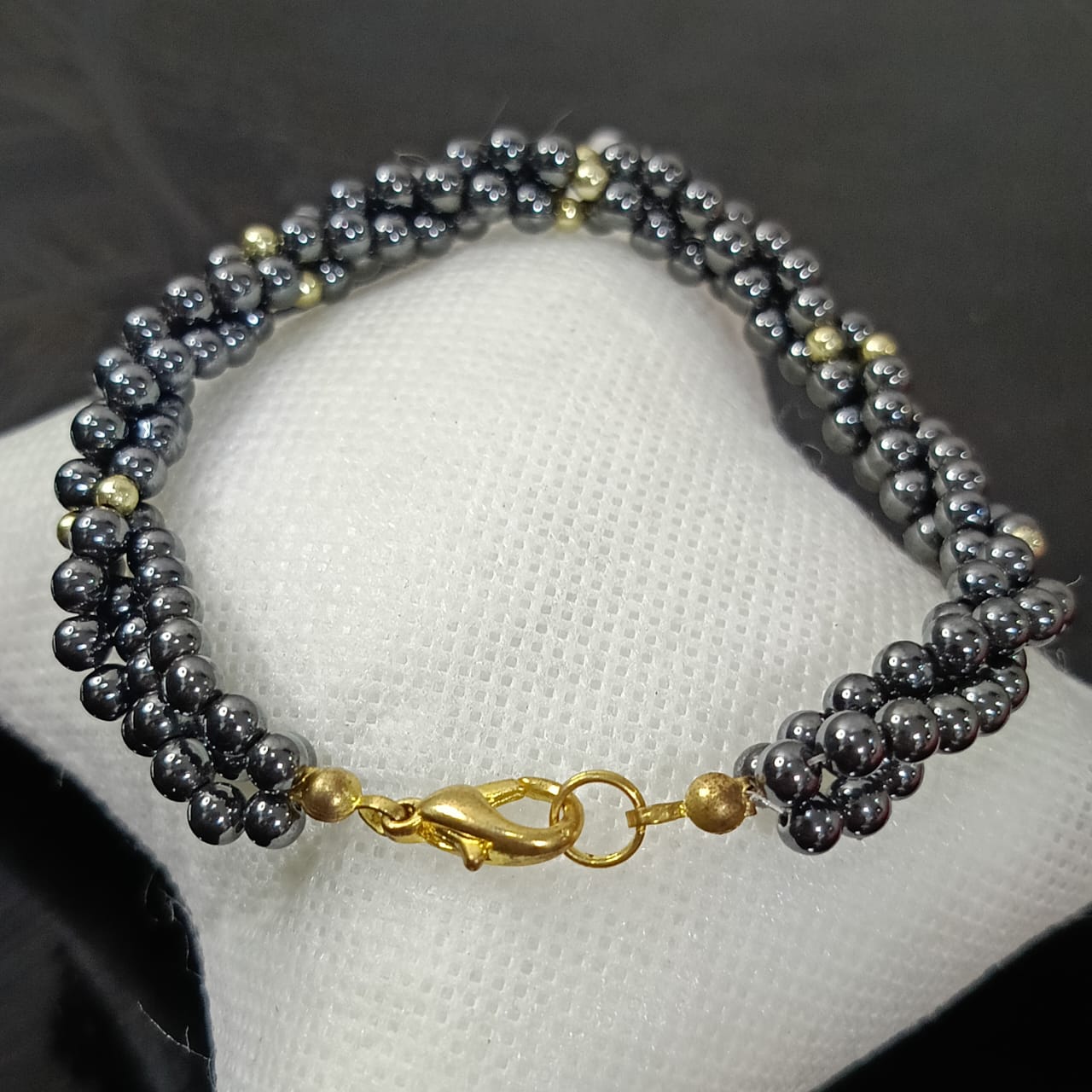 سوار نسائي بحجر الحديد صيني