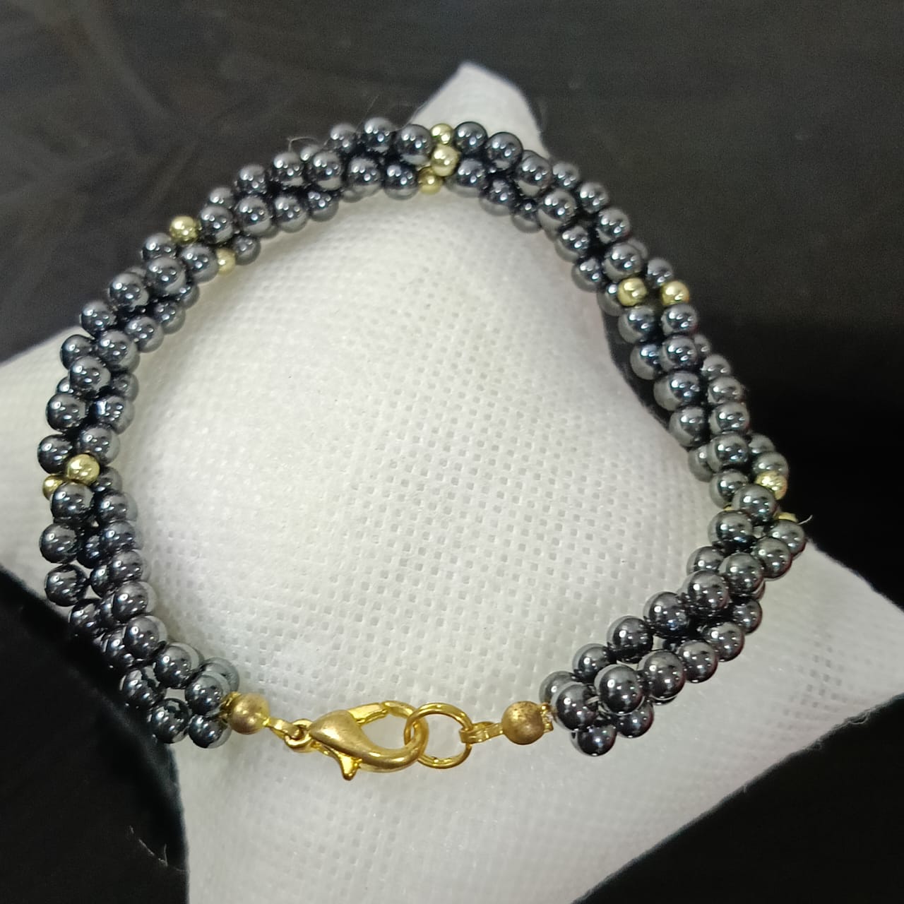 سوار نسائي بحجر الحديد صيني