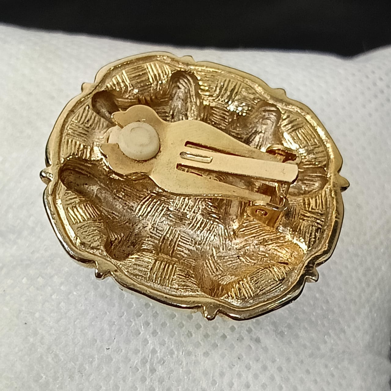 بروش بلاكي مرصع بالأحجار