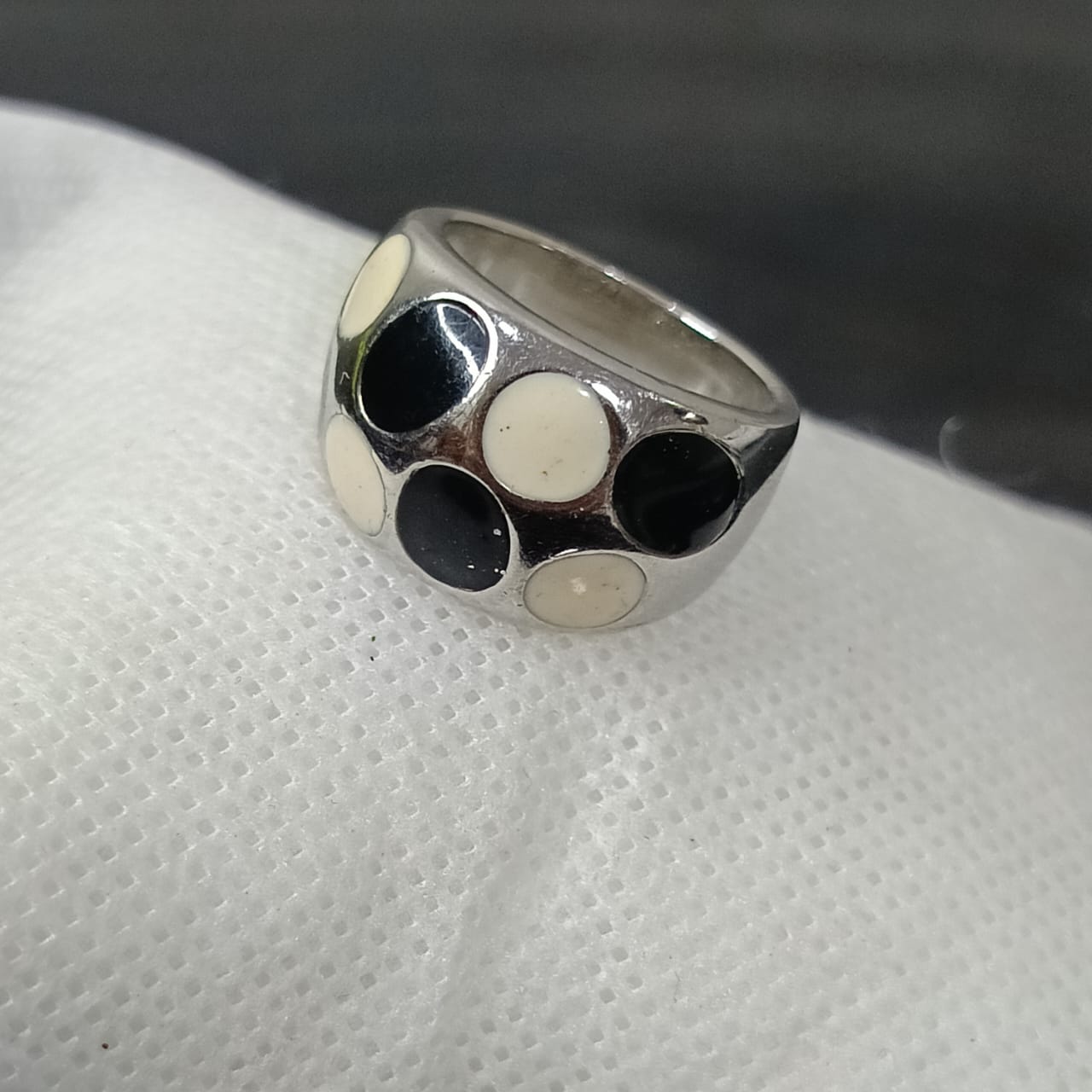 خاتم بلاكي أبيض