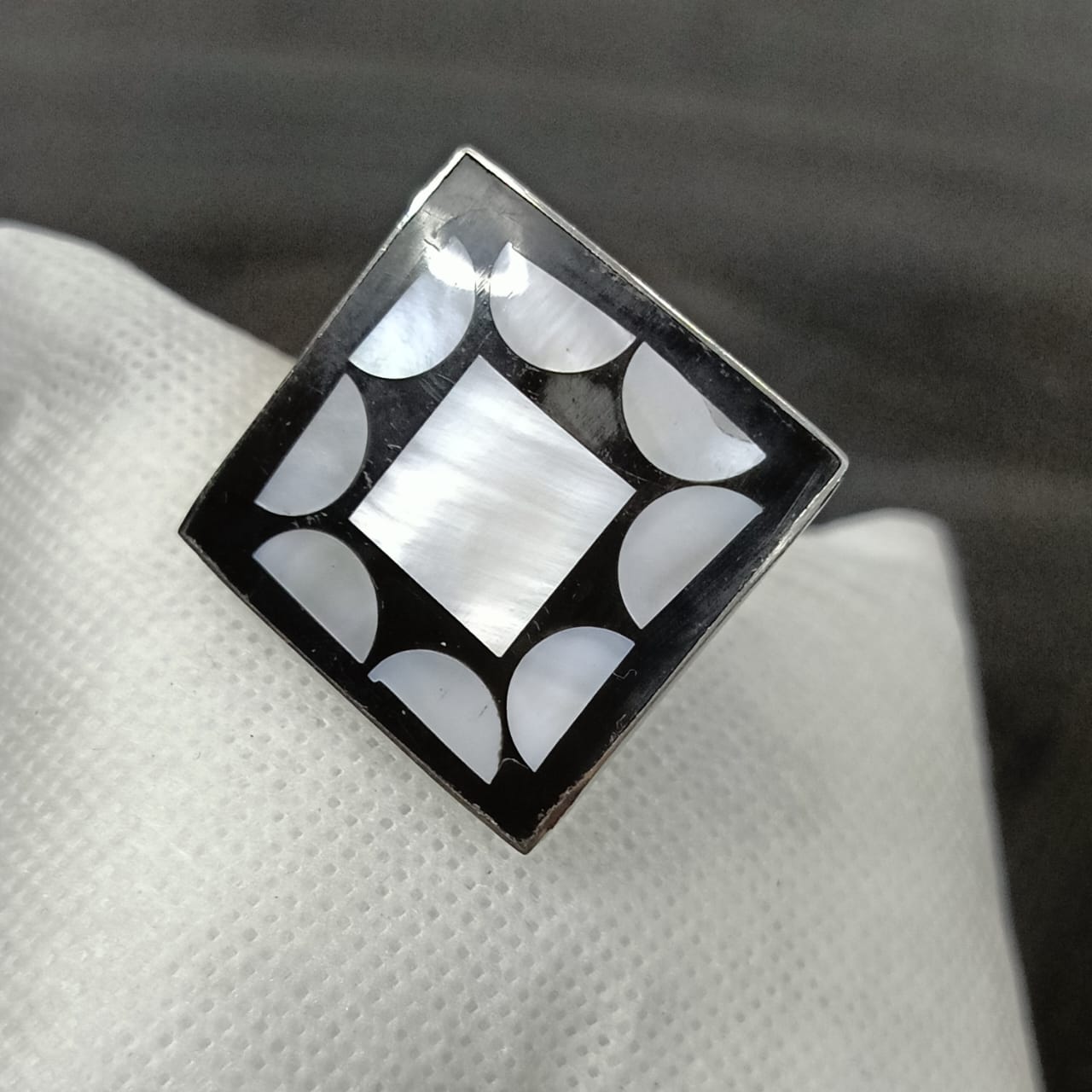 خاتم نسائي بلاكي أبيض