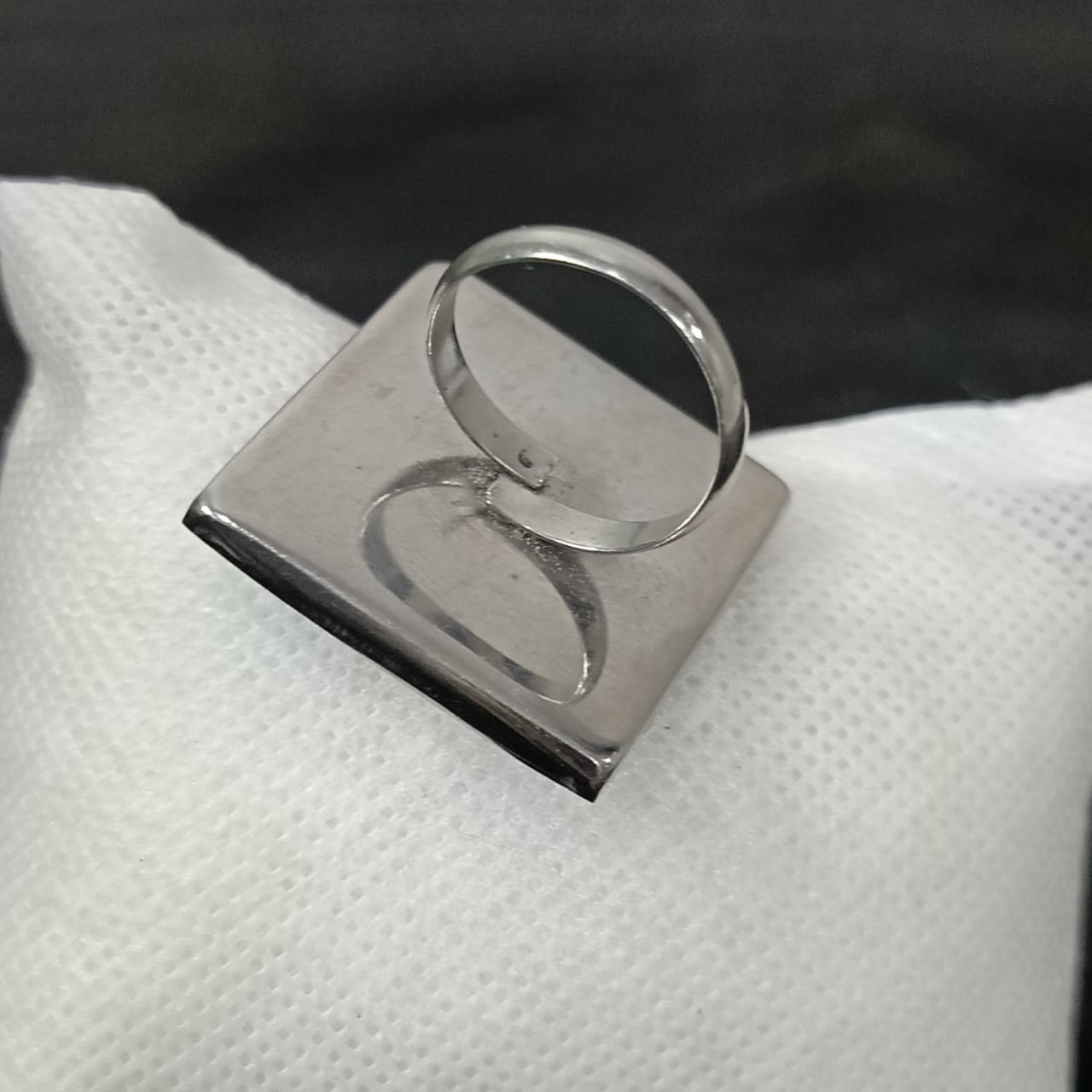 خاتم نسائي بلاكي أبيض