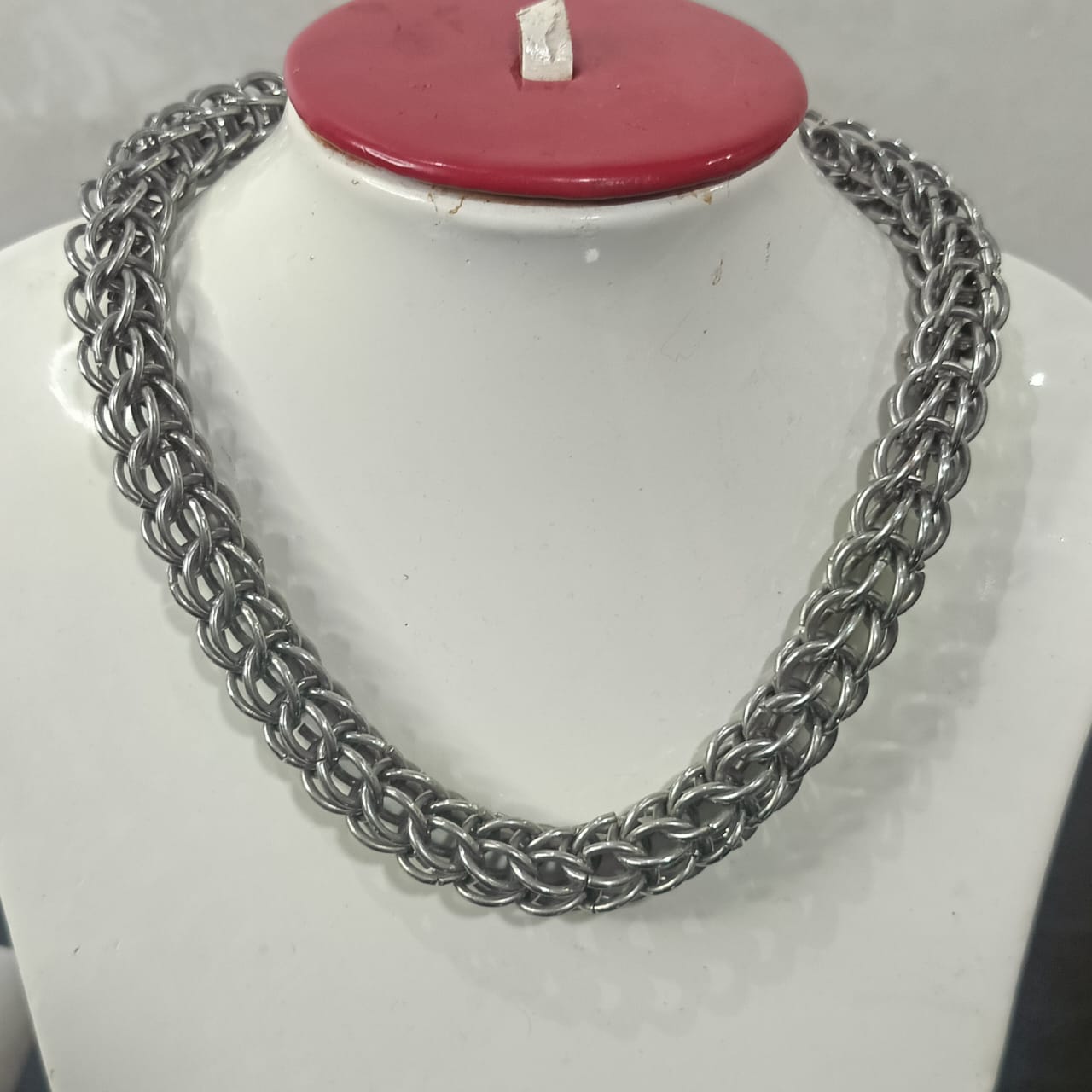 سلسلة من معدن