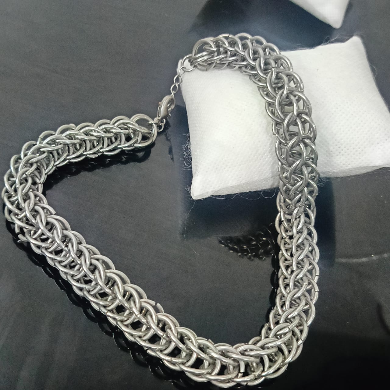 سلسلة من معدن