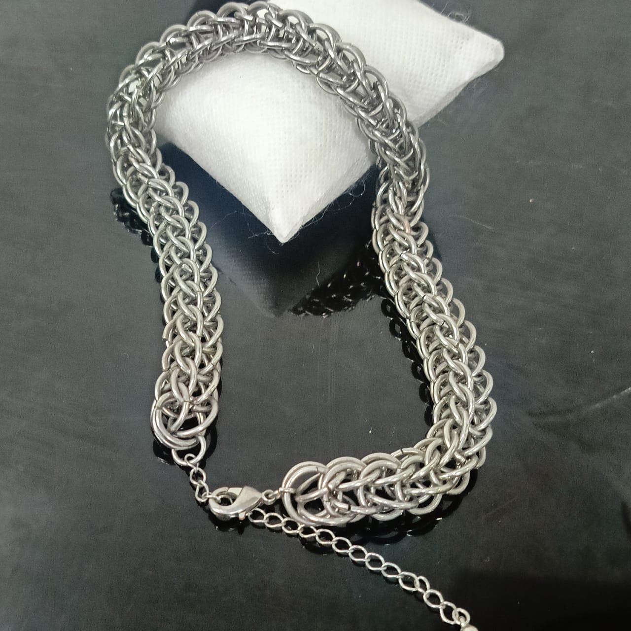 سلسلة من معدن