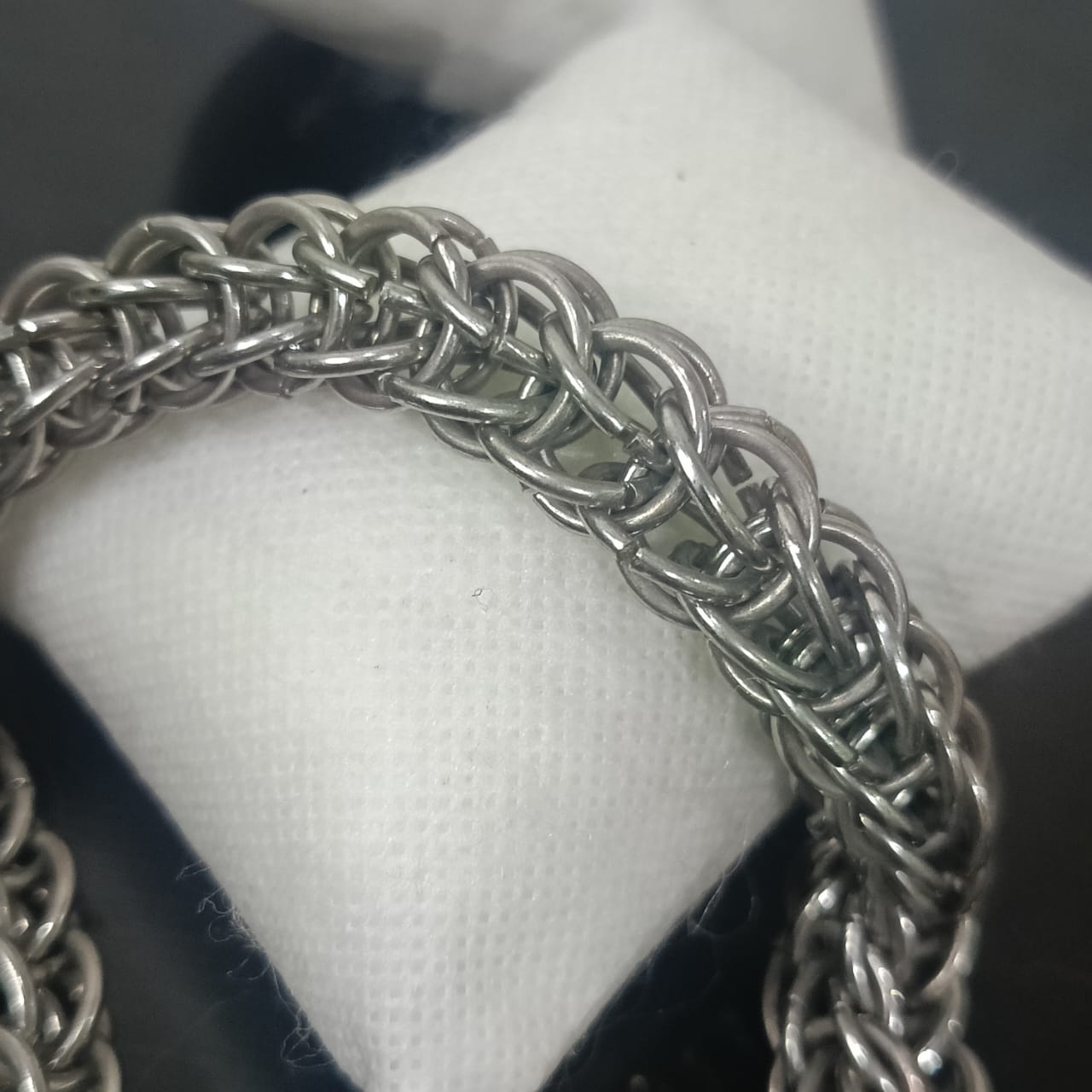 سلسلة من معدن