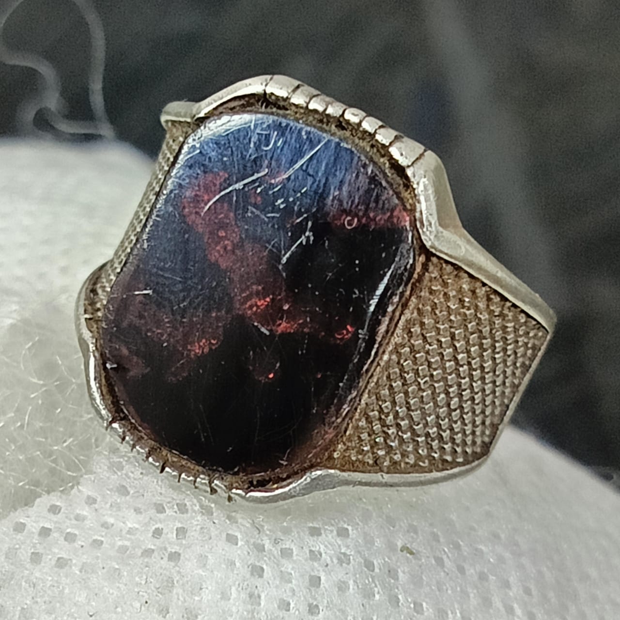 خاتم فضة بحجر الدم