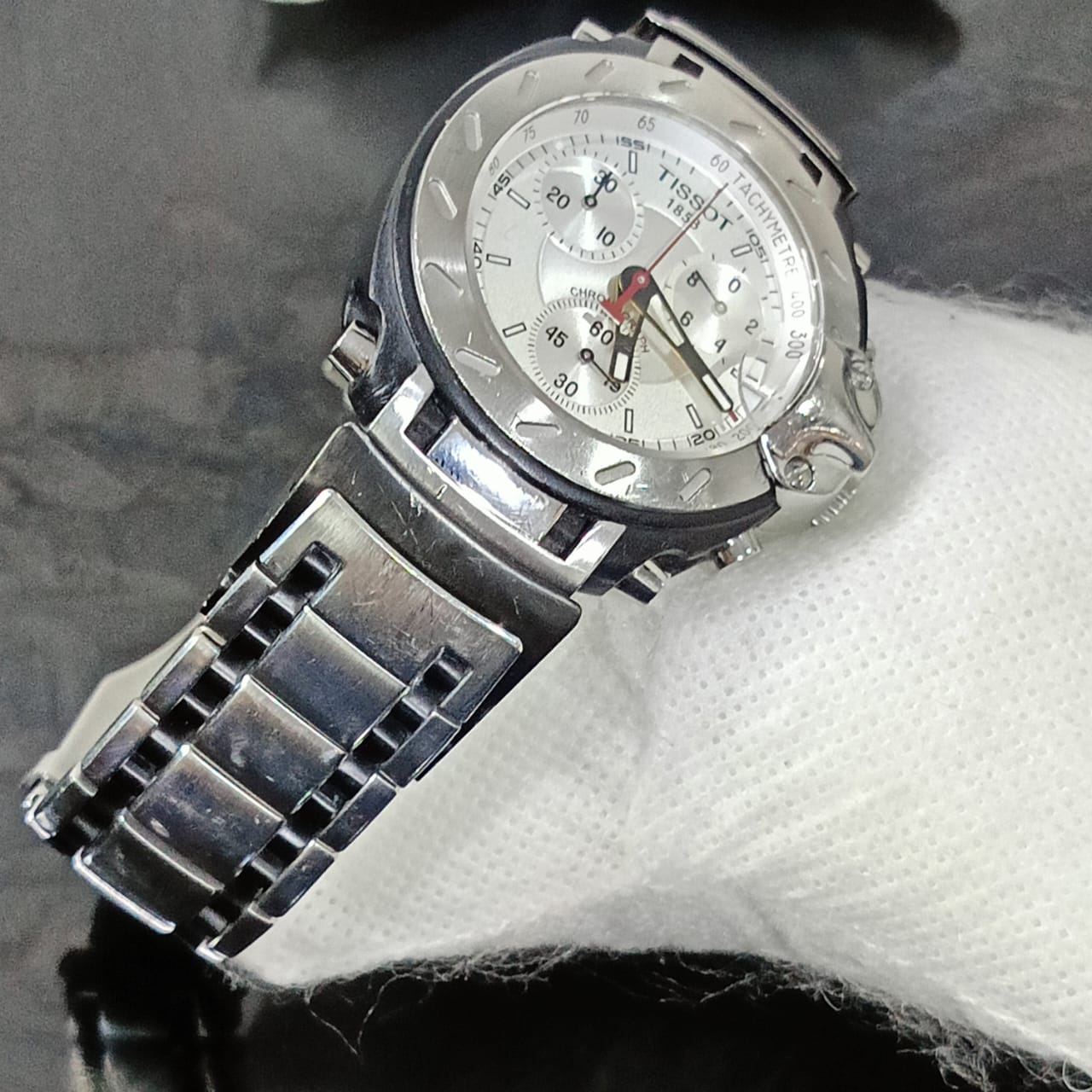 Montre Tissot chronographe Quartz original et saphir