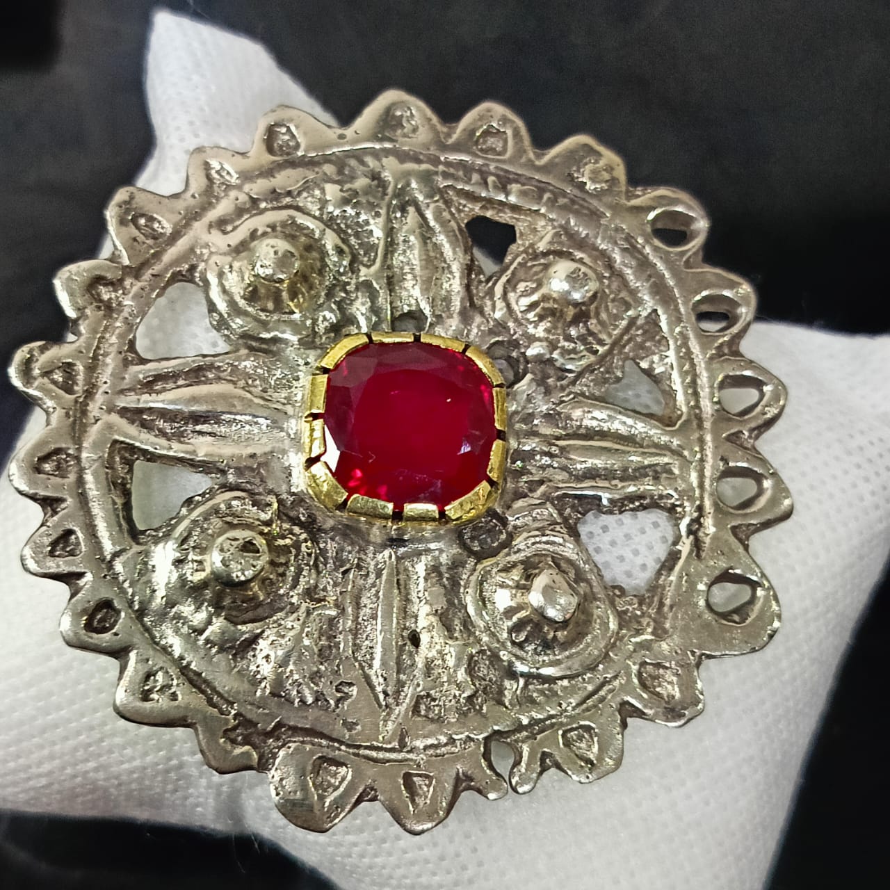 قلادة تحفة نادة فضة 800 بحجر ياقوت