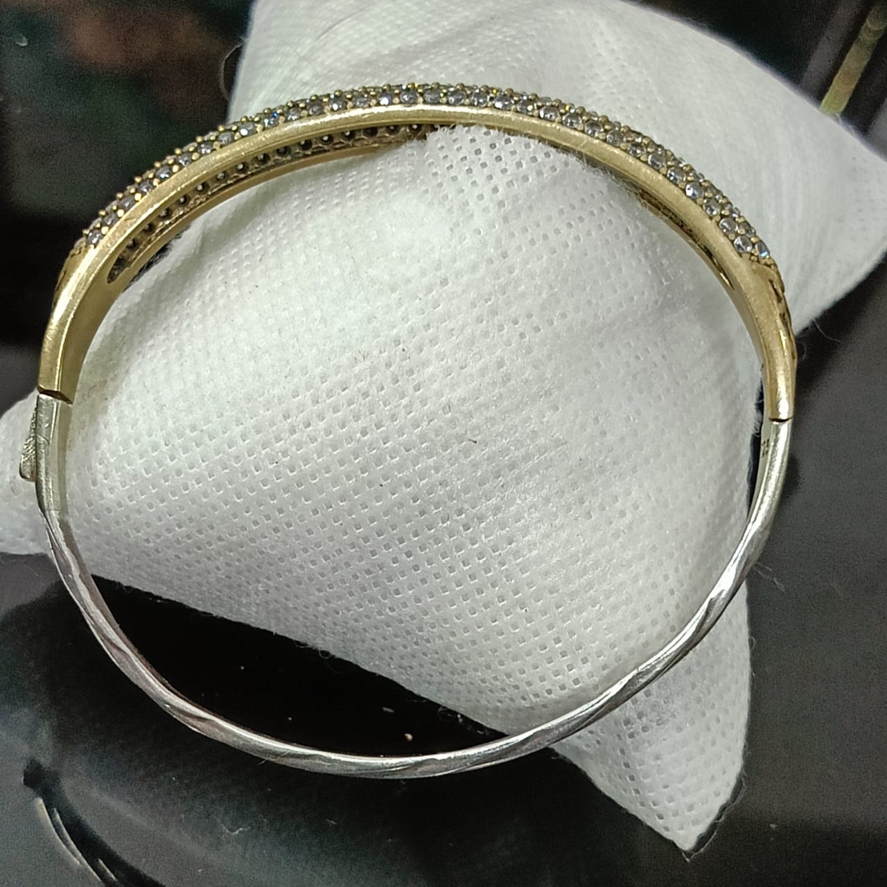 سوار فضة تحفة مرصع بالأحجار كريمة