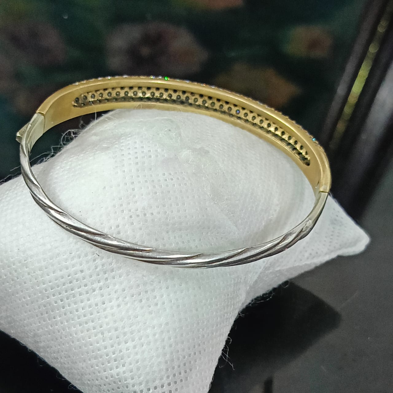 سوار فضة تحفة مرصع بالأحجار كريمة