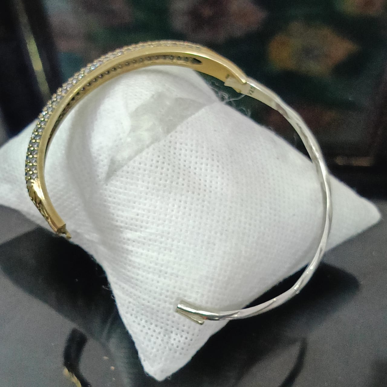 سوار فضة تحفة مرصع بالأحجار كريمة