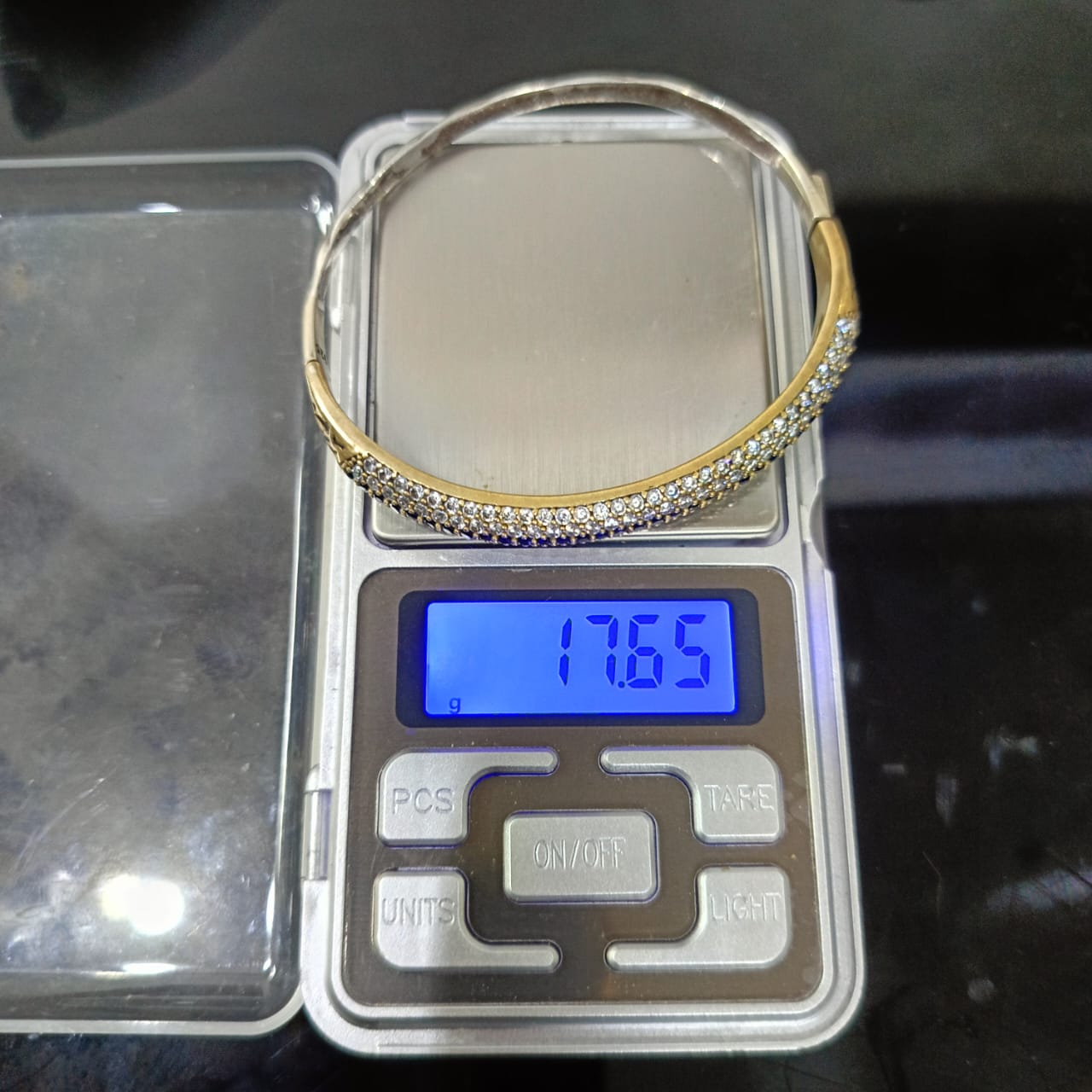 سوار فضة تحفة مرصع بالأحجار كريمة