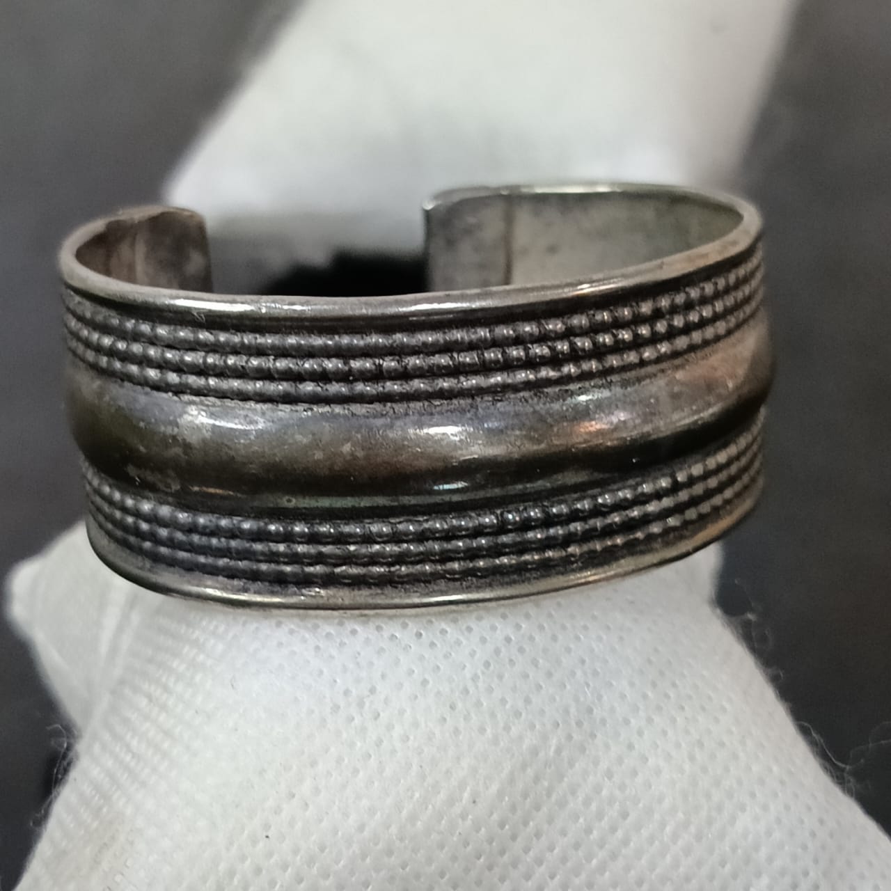 سوار نسائي نغلف بالفضة