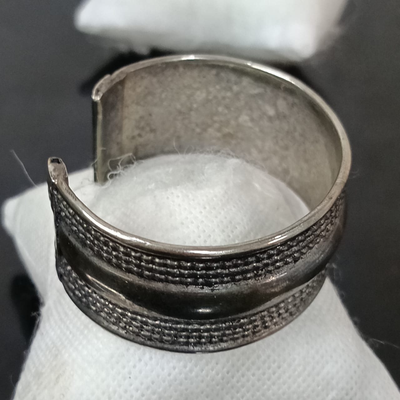 سوار نسائي نغلف بالفضة