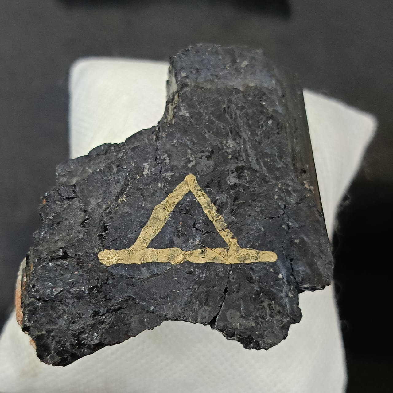 حجر كريم تورمالين أسود